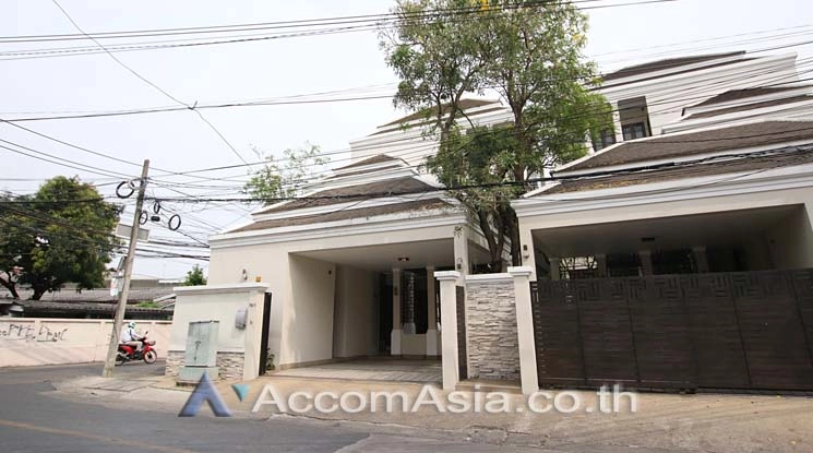 unit 3 Bedrooms  House For Rent in Phaholyothin, Bangkok  (97290)