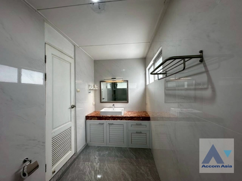 33  4 br House for rent and sale in Pattanakarn ,Bangkok BTS On Nut at Panya Pattanakarn Village 97322