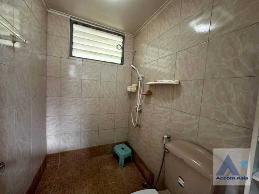 40  4 br House for rent and sale in Pattanakarn ,Bangkok BTS On Nut at Panya Pattanakarn Village 97322