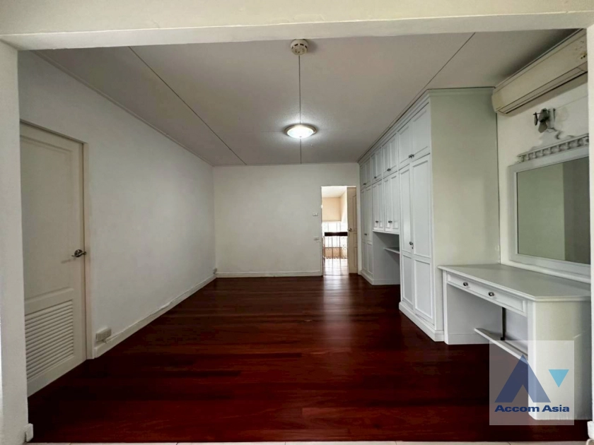 27  4 br House for rent and sale in Pattanakarn ,Bangkok BTS On Nut at Panya Pattanakarn Village 97322