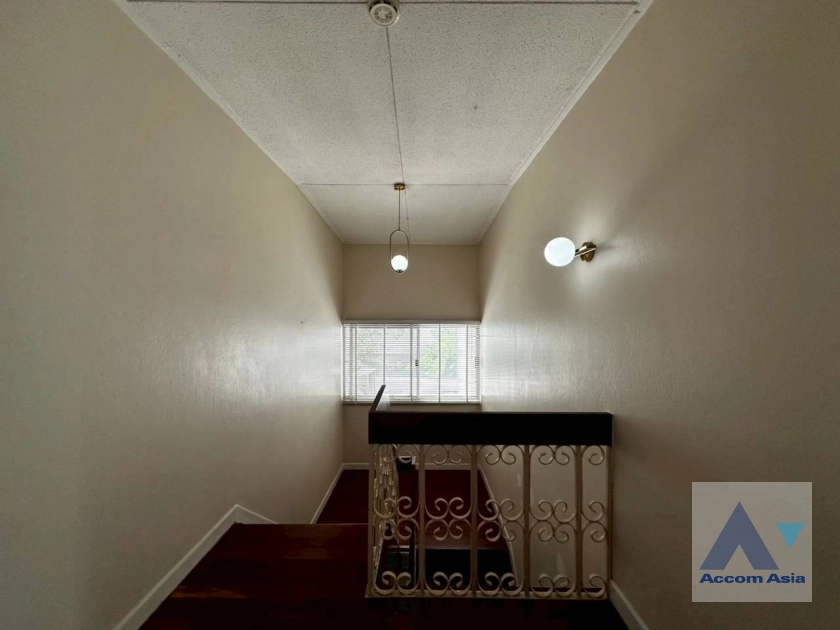 16  4 br House for rent and sale in Pattanakarn ,Bangkok BTS On Nut at Panya Pattanakarn Village 97322