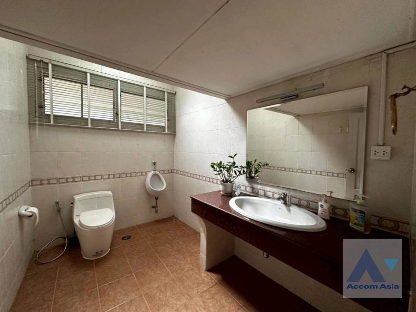 34  4 br House for rent and sale in Pattanakarn ,Bangkok BTS On Nut at Panya Pattanakarn Village 97322