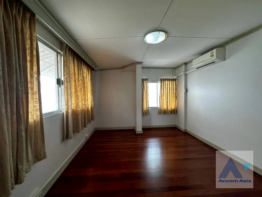 30  4 br House for rent and sale in Pattanakarn ,Bangkok BTS On Nut at Panya Pattanakarn Village 97322