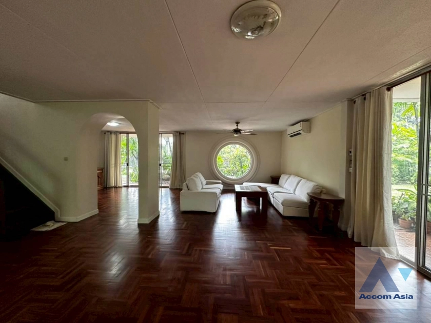 unit 4 Bedrooms  House For Rent & Sale in Pattanakarn, Bangkok  near BTS On Nut (97322)