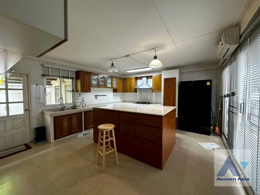 11  4 br House for rent and sale in Pattanakarn ,Bangkok BTS On Nut at Panya Pattanakarn Village 97322