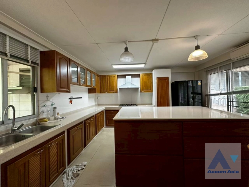 12  4 br House for rent and sale in Pattanakarn ,Bangkok BTS On Nut at Panya Pattanakarn Village 97322