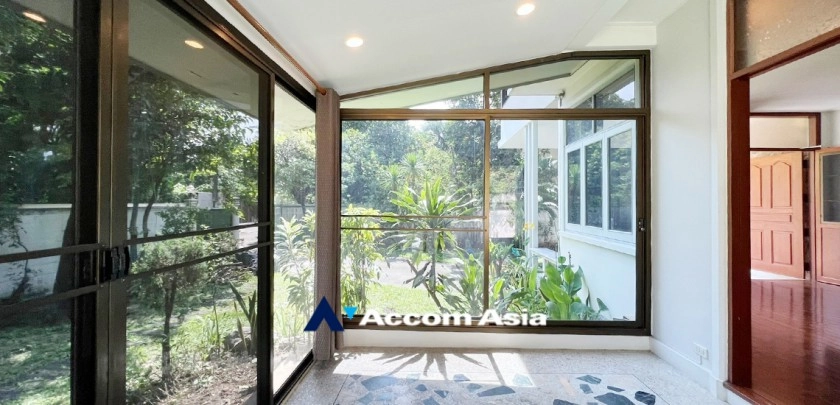 unit 3 Bedrooms  House For Rent & Sale in Sathorn, Bangkok  near BTS Chong Nonsi (97421)