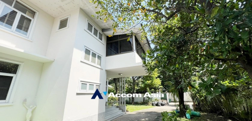 unit 3 Bedrooms  House For Rent & Sale in Sathorn, Bangkok  near BTS Chong Nonsi (97421)