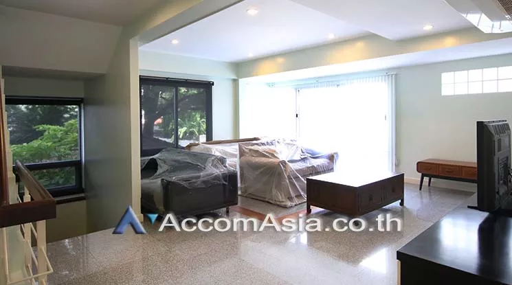  3 Bedrooms  House For Rent in Sukhumvit, Bangkok  near BTS Phrom Phong (5002901)
