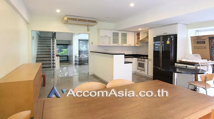  3 Bedrooms  House For Rent in Sukhumvit, Bangkok  near BTS Phrom Phong (5002901)