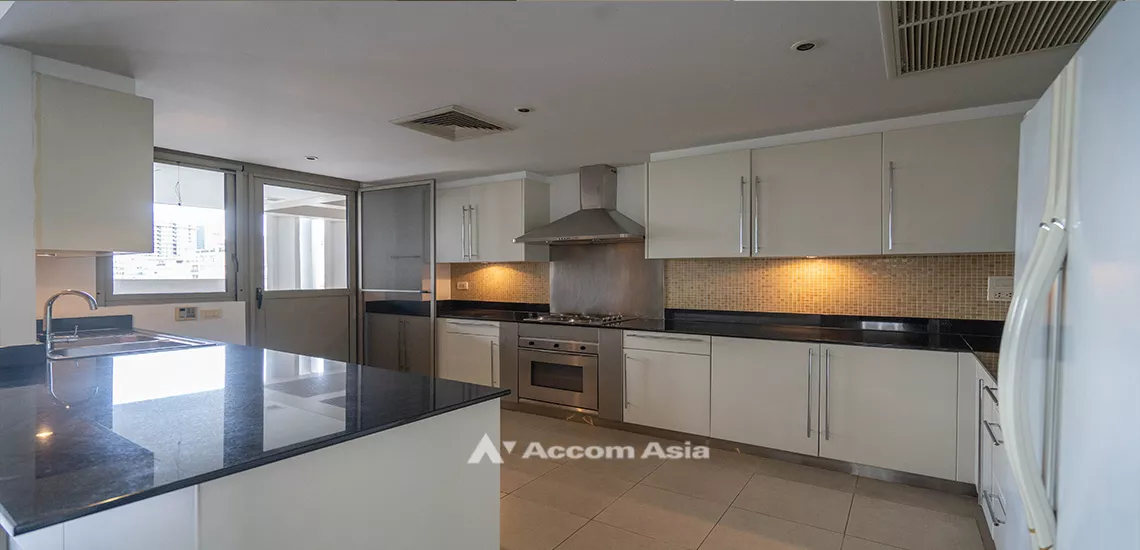 5  3 br Apartment For Rent in Ploenchit ,Bangkok BTS Ploenchit - MRT Lumphini at Modern Retro - 2 Units / floor 17466
