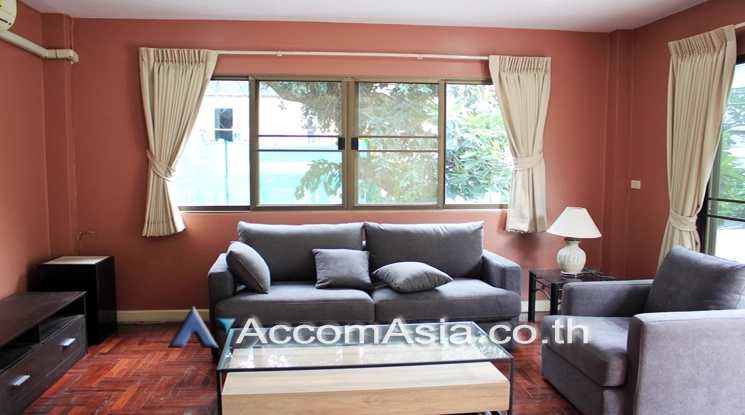 unit 2 Bedrooms  House For Rent in Sukhumvit, Bangkok  near BTS Phrom Phong (11006301)