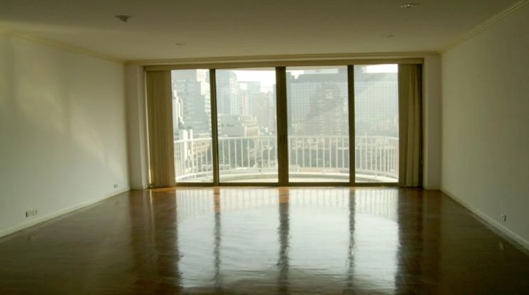  Chidlom Place Condominium  4 Bedroom for Rent BTS Chitlom in Ploenchit Bangkok