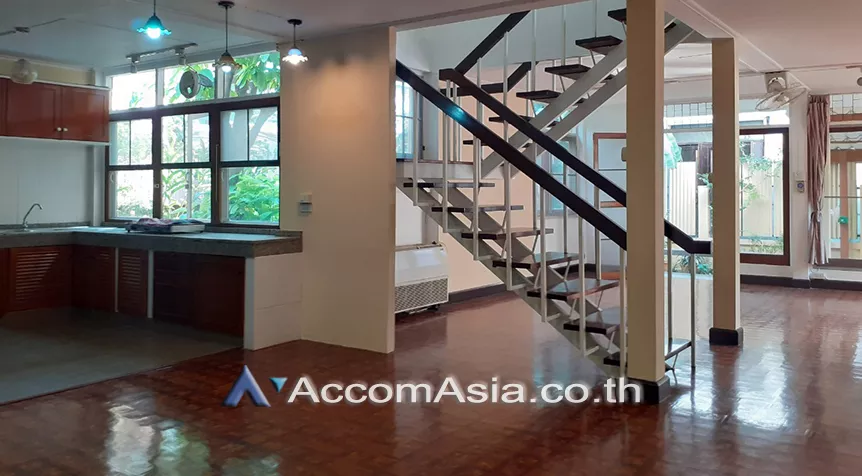 unitPet friendly |  2 Bedrooms  House For Rent & Sale in Sukhumvit, Bangkok  near BTS Phrom Phong (9015601)