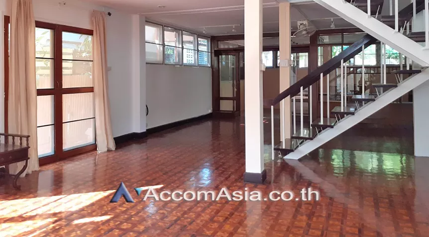 unitPet friendly |  2 Bedrooms  House For Rent & Sale in Sukhumvit, Bangkok  near BTS Phrom Phong (9015601)