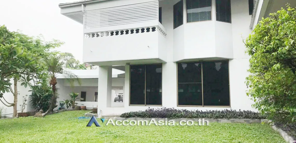  3 Bedrooms  House For Rent & Sale in Pattanakarn, Bangkok  near BTS On Nut (47799)