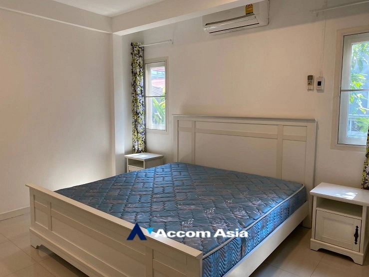 unit 3 Bedrooms  House For Rent in Sukhumvit, Bangkok  near BTS Phrom Phong (9015701)