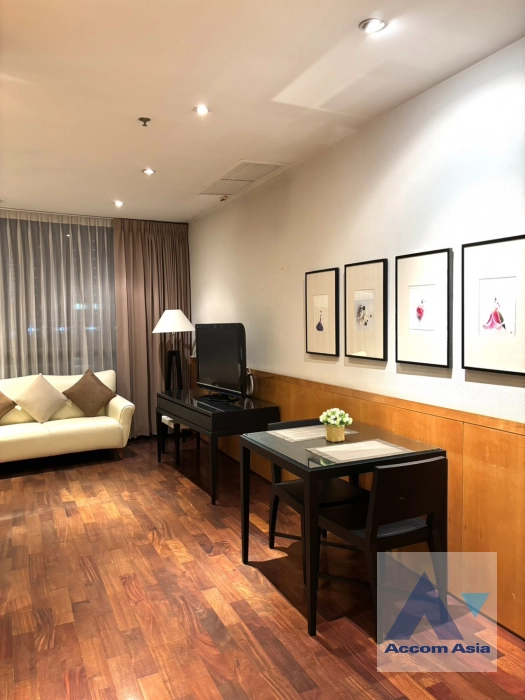 unit 1 Bedroom  Condominium For Rent in Ploenchit, Bangkok  near BTS Chitlom (27895)