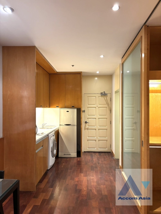 unit 1 Bedroom  Condominium For Rent in Ploenchit, Bangkok  near BTS Chitlom (27895)