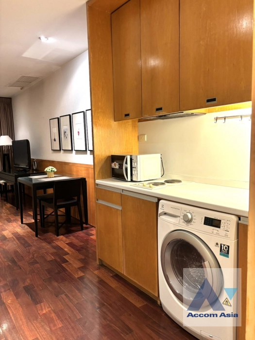 unit 1 Bedroom  Condominium For Rent in Ploenchit, Bangkok  near BTS Chitlom (27895)