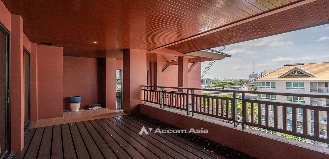  3 Bedrooms  Condominium For Rent & Sale in Sathorn, Bangkok  near BTS Chong Nonsi - BRT Thanon Chan (28008)