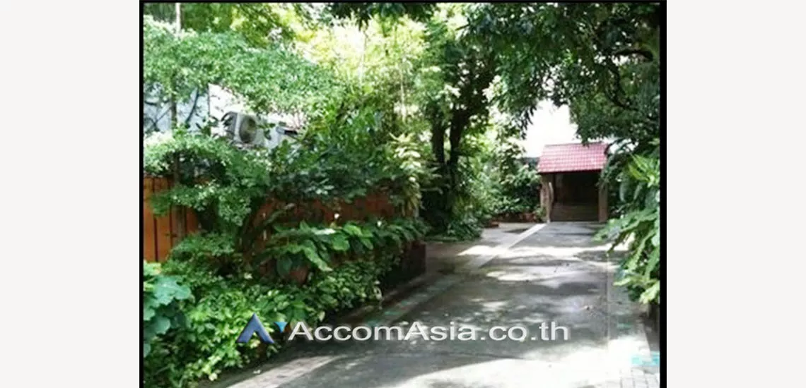 35  3 br House For Rent in Sukhumvit ,Bangkok BTS Ekkamai at Private Greenery Compound 98082