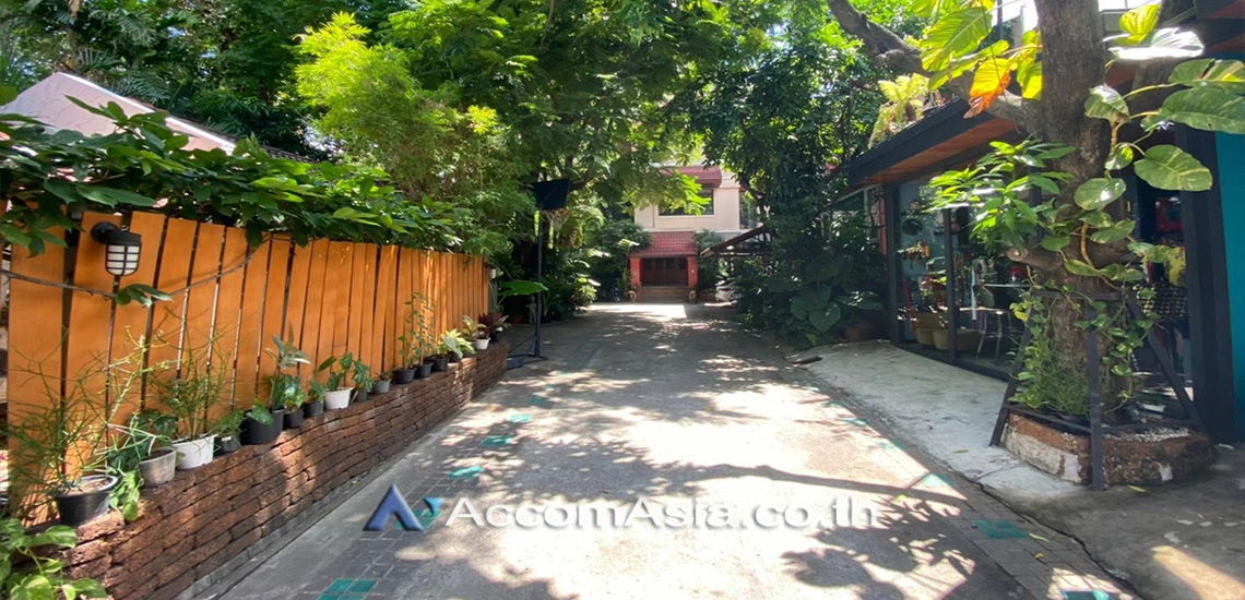 39  4 br House For Rent in Sukhumvit ,Bangkok BTS Ekkamai at Private Greenery Compound 98082