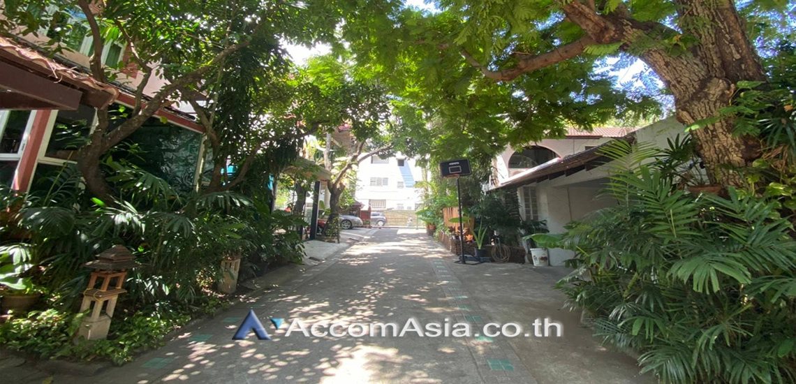 33  4 br House For Rent in Sukhumvit ,Bangkok BTS Ekkamai at Private Greenery Compound 98082