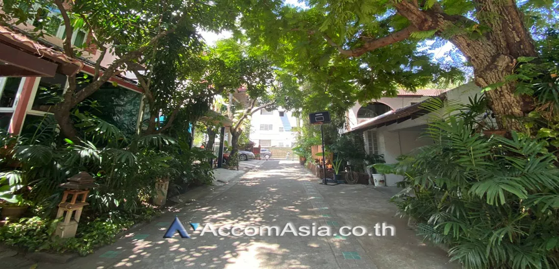 32  3 br House For Rent in Sukhumvit ,Bangkok BTS Ekkamai at Private Greenery Compound 98082