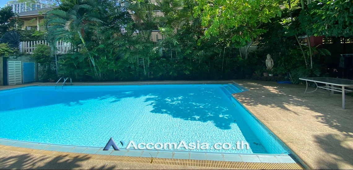 30  4 br House For Rent in Sukhumvit ,Bangkok BTS Ekkamai at Private Greenery Compound 98082