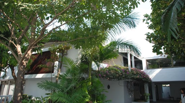 unitHome Office, Private Swimming Pool |  4 Bedrooms  House For Rent & Sale in Sukhumvit, Bangkok  near BTS Thong Lo (98084)