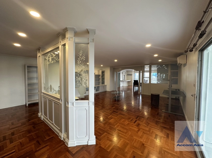 unit 3 Bedrooms  Condominium For Rent in Sukhumvit, Bangkok  near BTS Phrom Phong (28314)