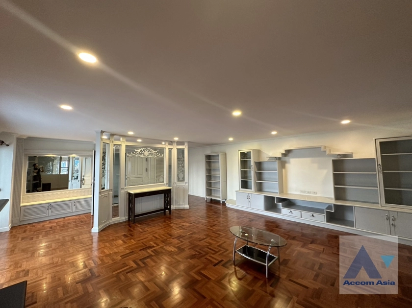 unit 3 Bedrooms  Condominium For Rent in Sukhumvit, Bangkok  near BTS Phrom Phong (28314)