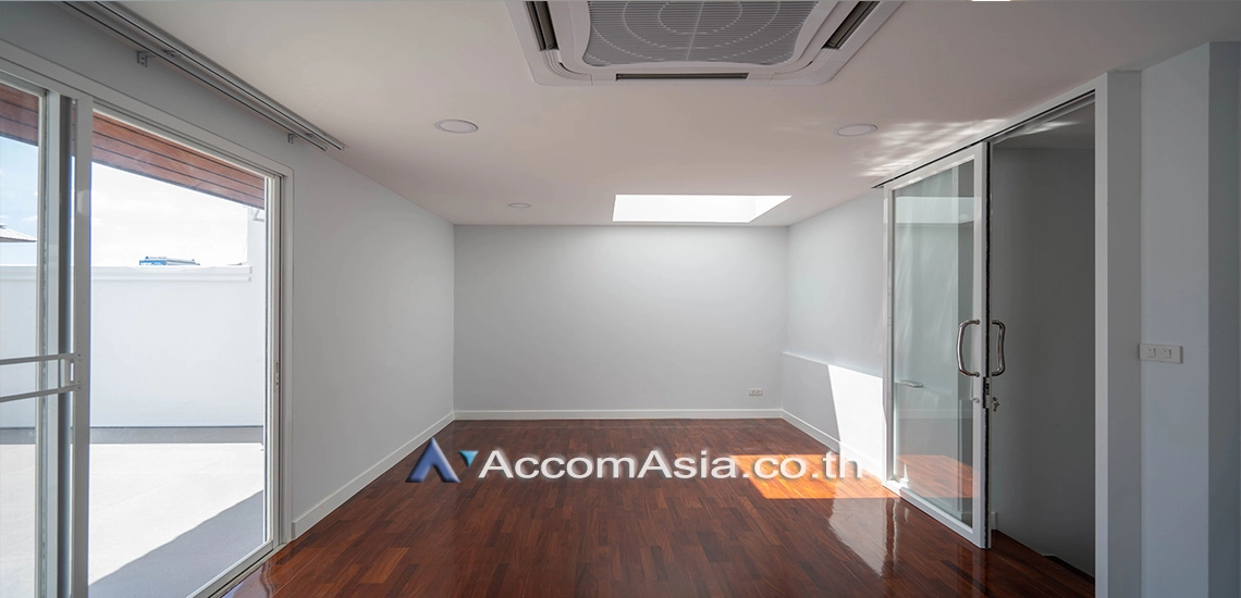 15  3 br Townhouse For Rent in Sukhumvit ,Bangkok MRT Phetchaburi at Natural Place 12001701