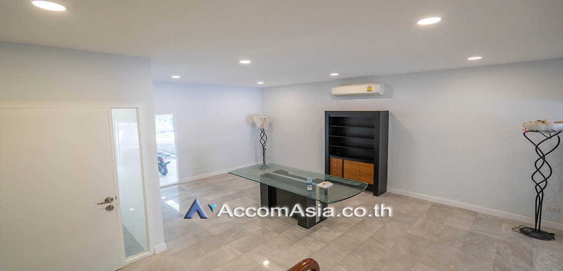 5  3 br Townhouse For Rent in Sukhumvit ,Bangkok MRT Phetchaburi at Natural Place 12001701