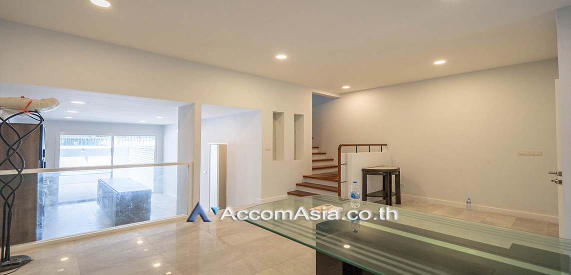 6  3 br Townhouse For Rent in Sukhumvit ,Bangkok MRT Phetchaburi at Natural Place 12001701