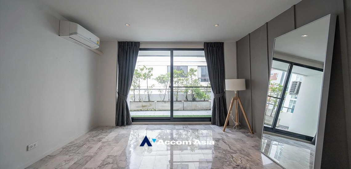 12  3 br Apartment For Rent in Sukhumvit ,Bangkok BTS Asok - MRT Sukhumvit at Contemporary Mansion 1005601
