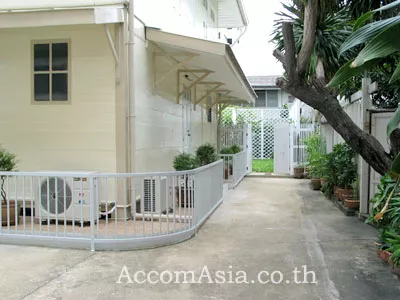 Home Office |  3 Bedrooms  House For Rent in Silom, Bangkok  near MRT Sam Yan (48465)
