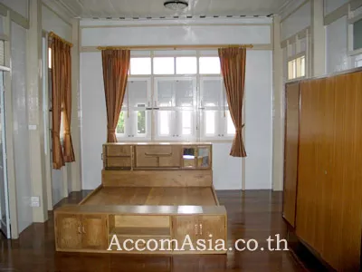 5  3 br House For Rent in Silom ,Bangkok MRT Sam Yan 48465