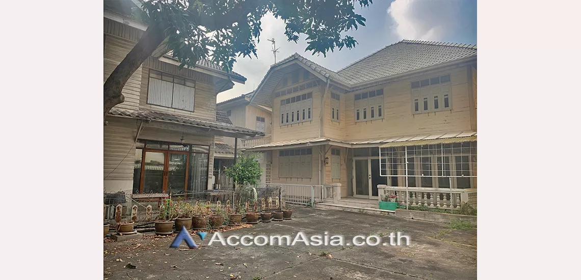 12  3 br House For Rent in silom ,Bangkok MRT Sam Yan 48465
