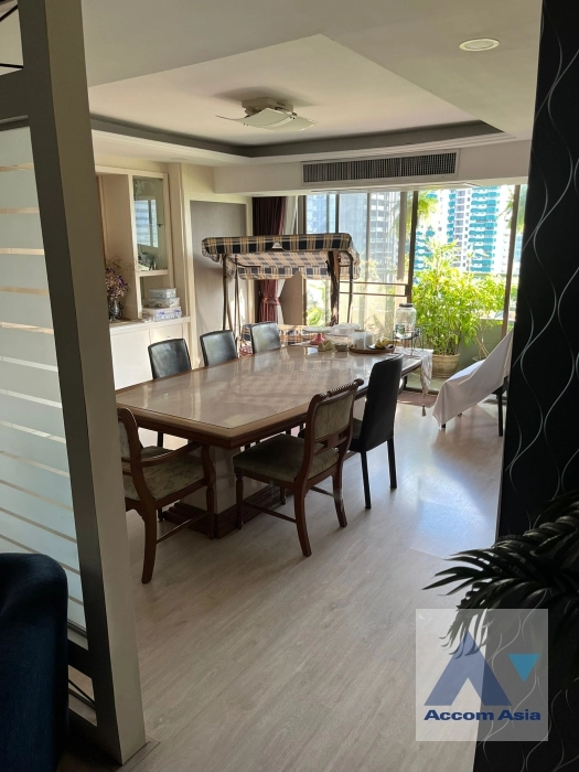 unitWattana Heights Condominium