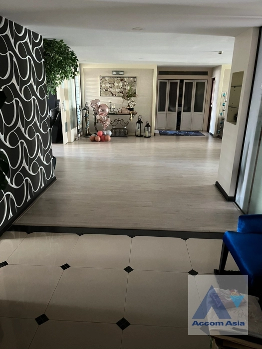 unitWattana Heights Condominium