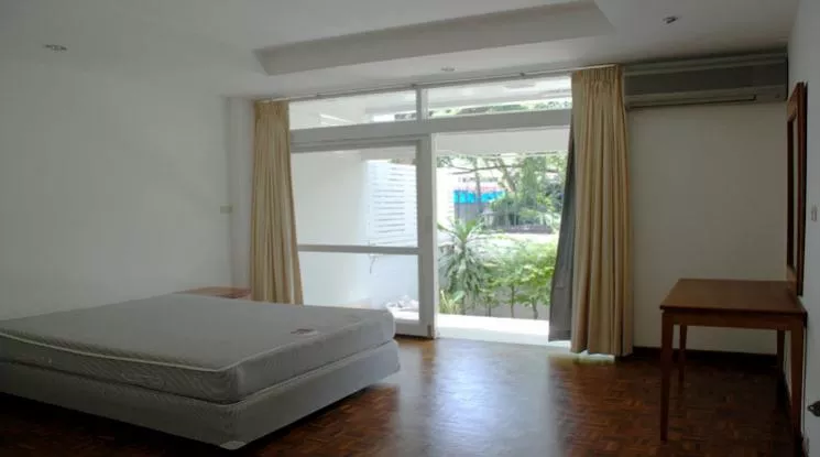 8  3 br Apartment For Rent in Sathorn ,Bangkok BTS Chong Nonsi at Low rise - Cozy Apartment 18730