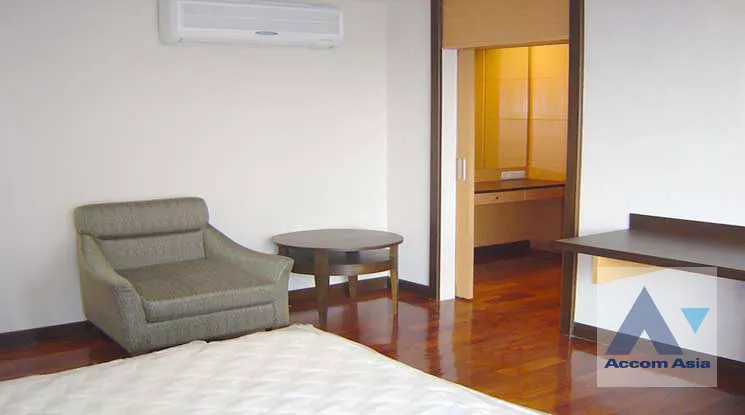 unit 4 Bedrooms  Apartment For Rent in Sukhumvit, Bangkok  near BTS Nana (18752)