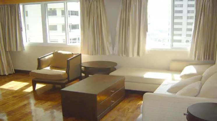 Pet friendly |  Tranquil ambiance Apartment  2 Bedroom for Rent BTS Nana in Sukhumvit Bangkok