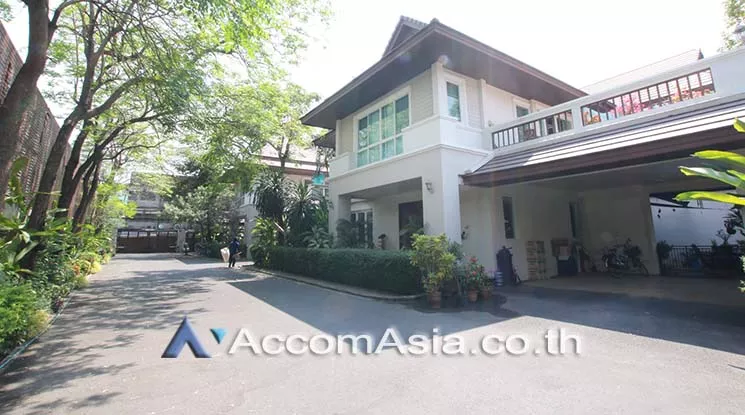  2  4 br House For Rent in Sukhumvit ,Bangkok BTS Thong Lo at Exclusive family compound 58761