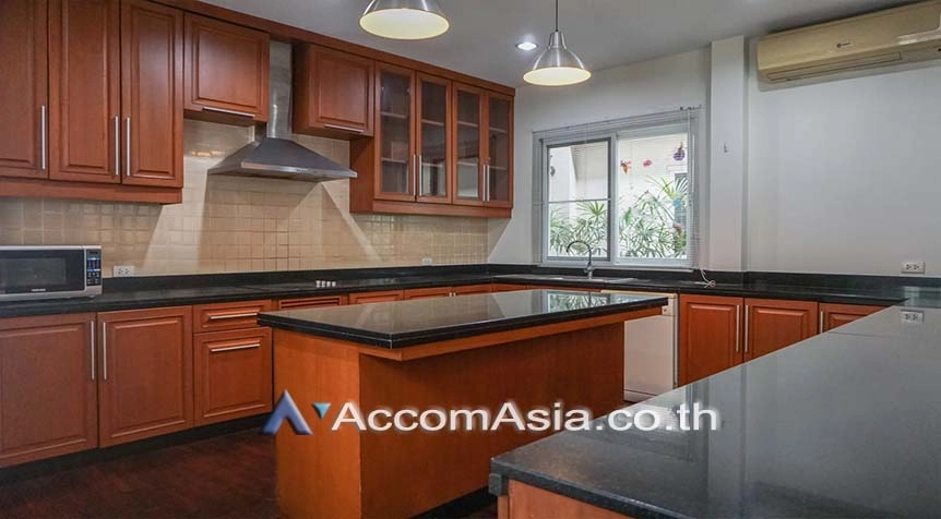  1  4 br House For Rent in Sukhumvit ,Bangkok BTS Thong Lo at Exclusive family compound 58764