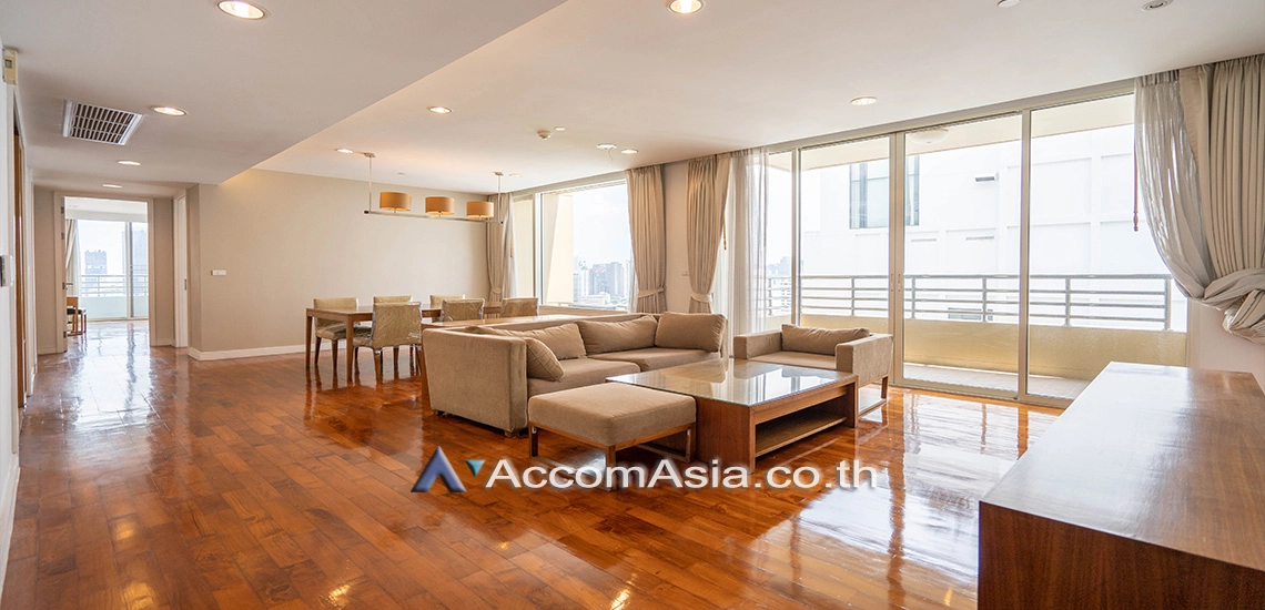 Big Balcony |  High-Rise Residence Unit Size from 197 Sqm, Ideal for Families Apartment  3 Bedroom for Rent BTS Phrom Phong in Sukhumvit Bangkok