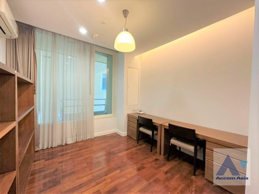 30  4 br Apartment For Rent in Sukhumvit ,Bangkok BTS Phrom Phong at High-Rise Residence Unit Size from 197 Sqm, Ideal for Families 28797