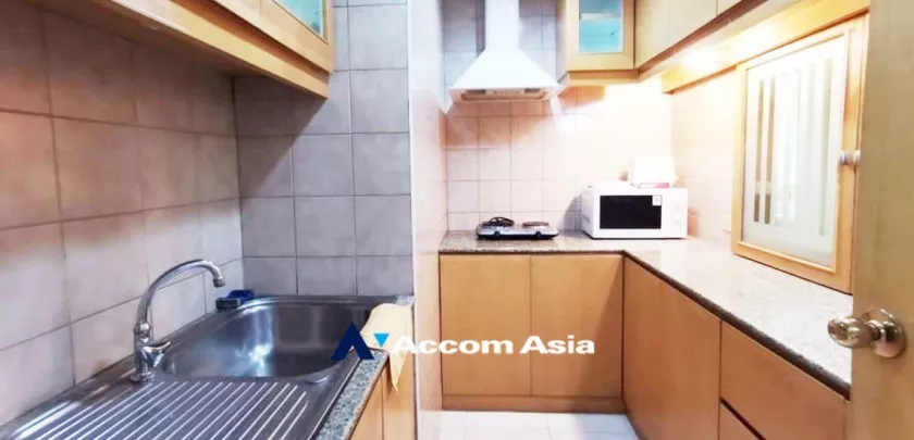  2 Bedrooms  Condominium For Rent & Sale in Sathorn, Bangkok  near BTS Sala Daeng - MRT Lumphini (2032803)